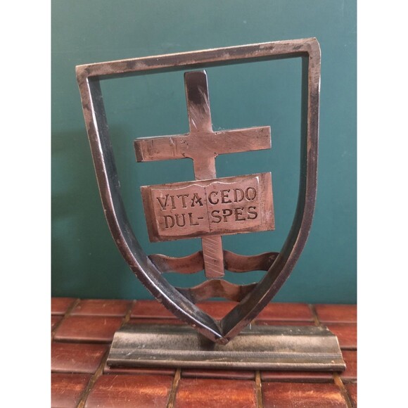 Vintage University Notre Dame Vita Cedo Dul-Spes Coat of Arms Iron Fence Finial